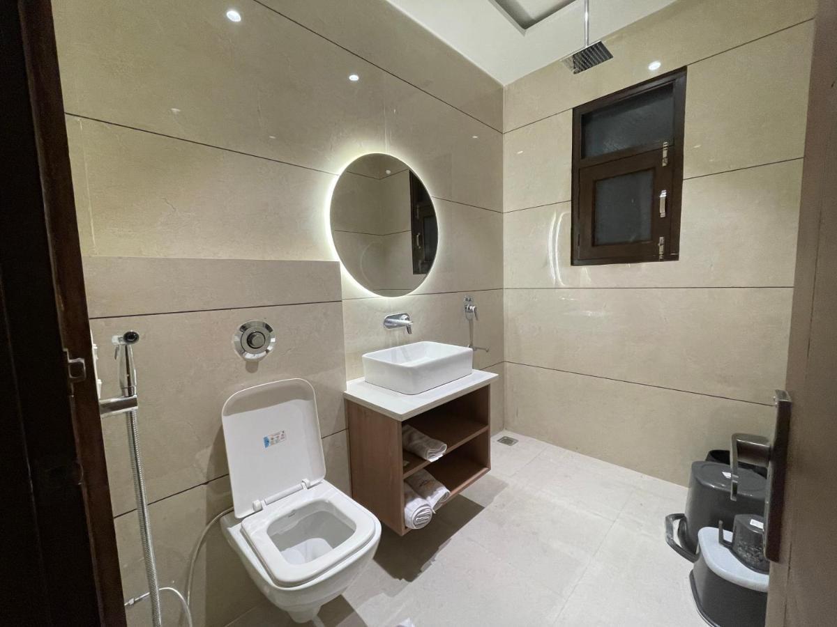 Hotel Crown Savoy, Near Railway Station & Guru Nanak Dev University Amritsar Exterior foto